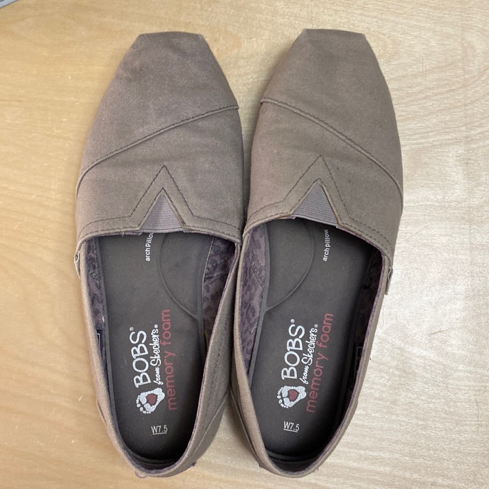 Bob’s plush-Peace & Love flats